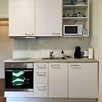 아파트 Entire Flat Located 2km From Center, Free Parking 탐페레