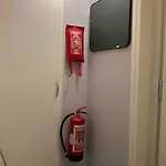 Entire Flat Located 2km From Center, Free Parking 아파트