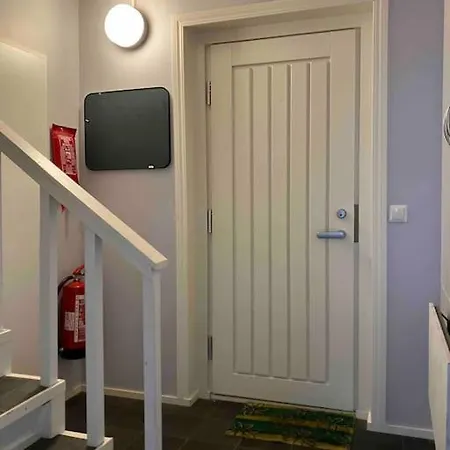 Entire Flat Located 2km From Center, Free Parking Appartement