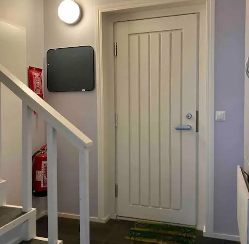 Entire Flat Located 2km From Center, Free Parking Appartement