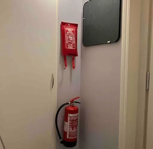 Entire Flat Located 2km From Center, Free Parking Appartement